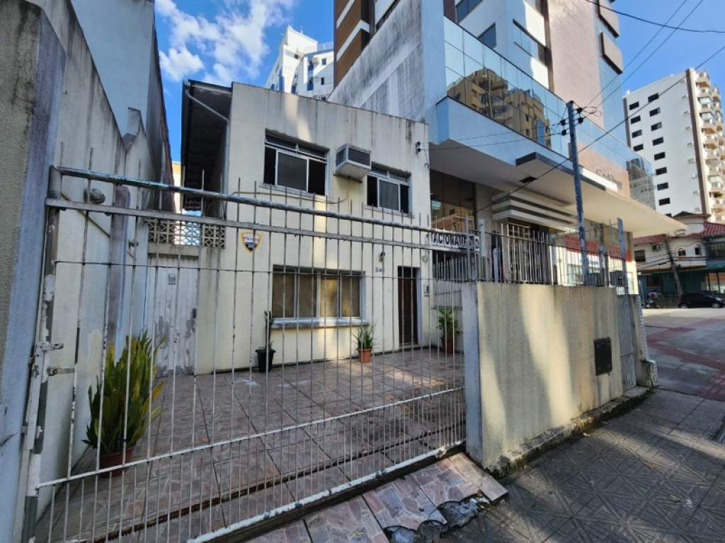 CASA NO CENTRO,_slide_1